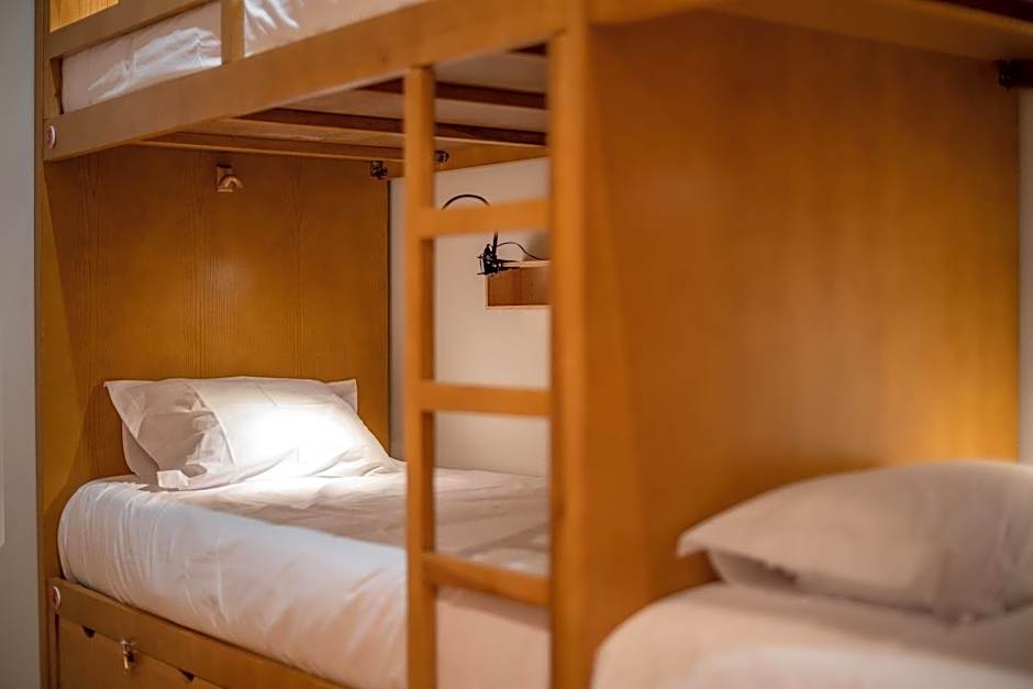 Peach Hostel & Suites