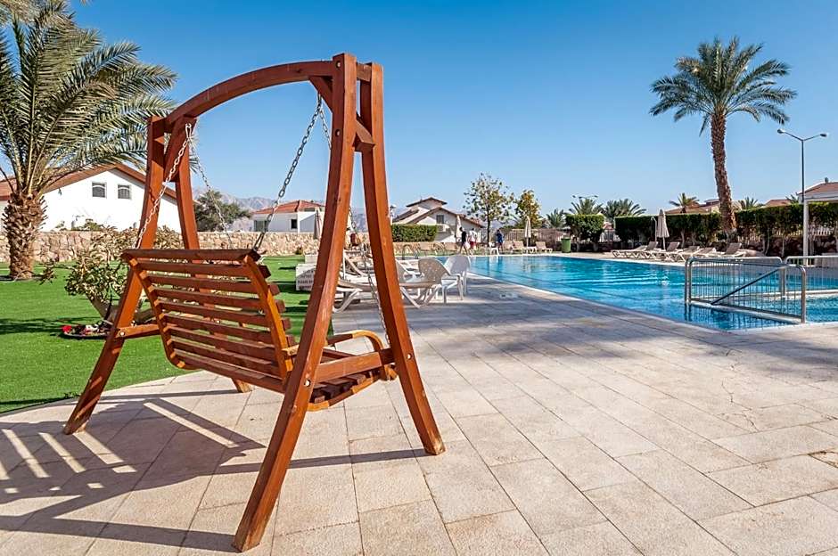 Renovated 3 Bedroom - Residence with Pool next the Beach