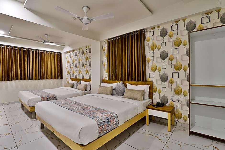 Hotel SR Rooms – Ahmedabad, TN