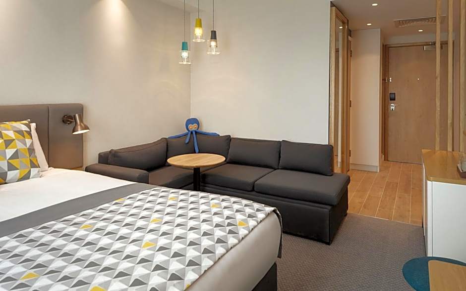 Holiday Inn London-Heathrow Bath Road By IHG