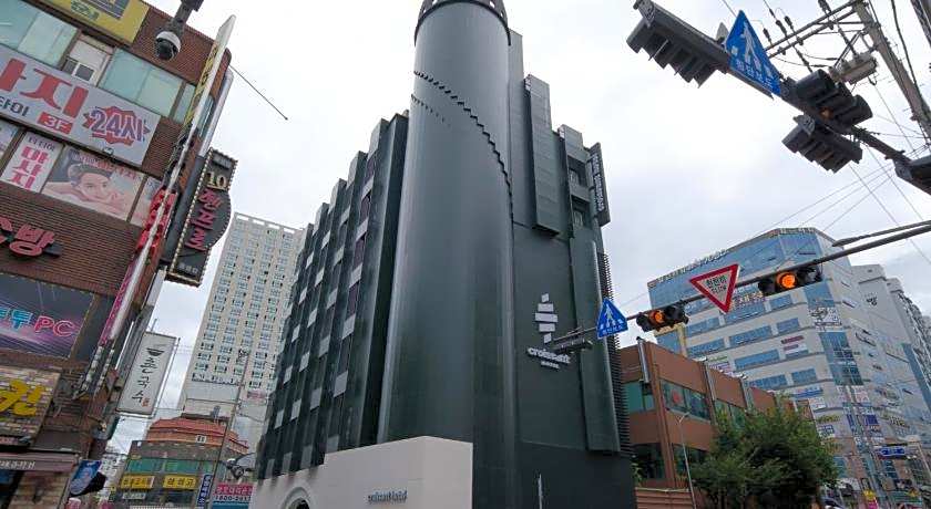 Croissant Hotel Guri by AanK