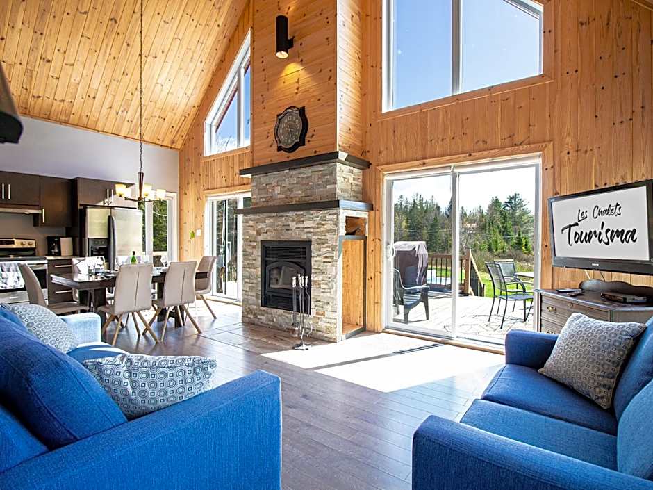 Relax with Mountain Views, Hot tub and Fireplace