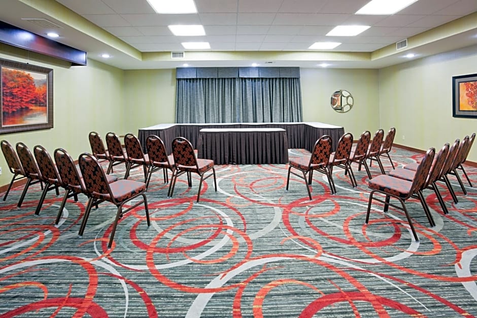 Holiday Inn Express & Suites Bloomington West By IHG