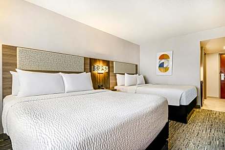 Standard Queen Room with Two Queen Beds and Mobility Accessible Tub