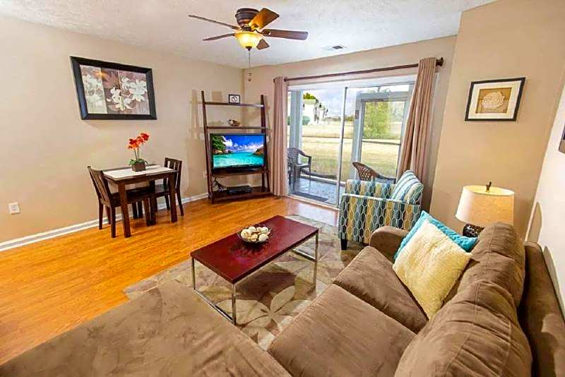 River Oaks Golf Resort