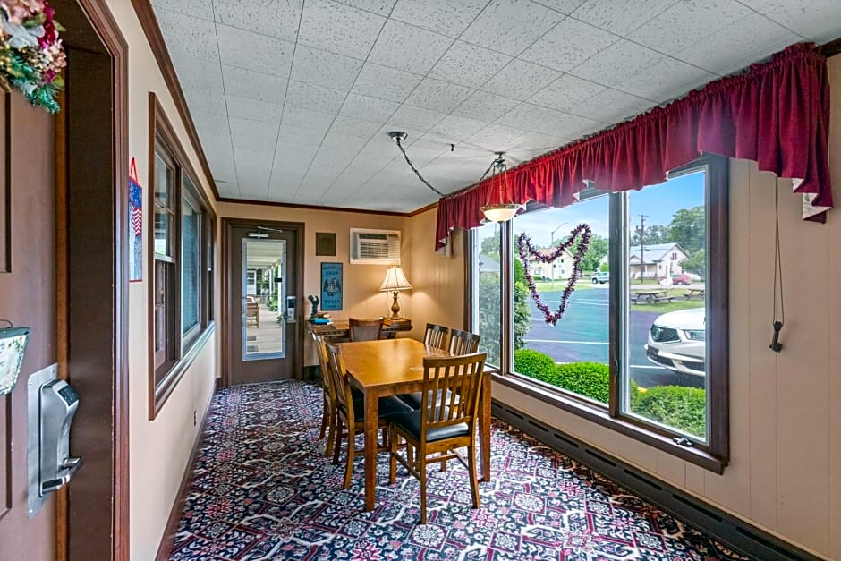 Glass House Inn
