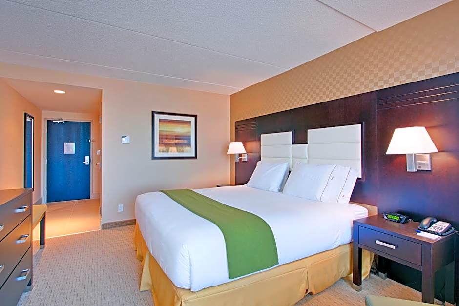 Holiday Inn Express & Suites Ottawa West - Nepean by IHG