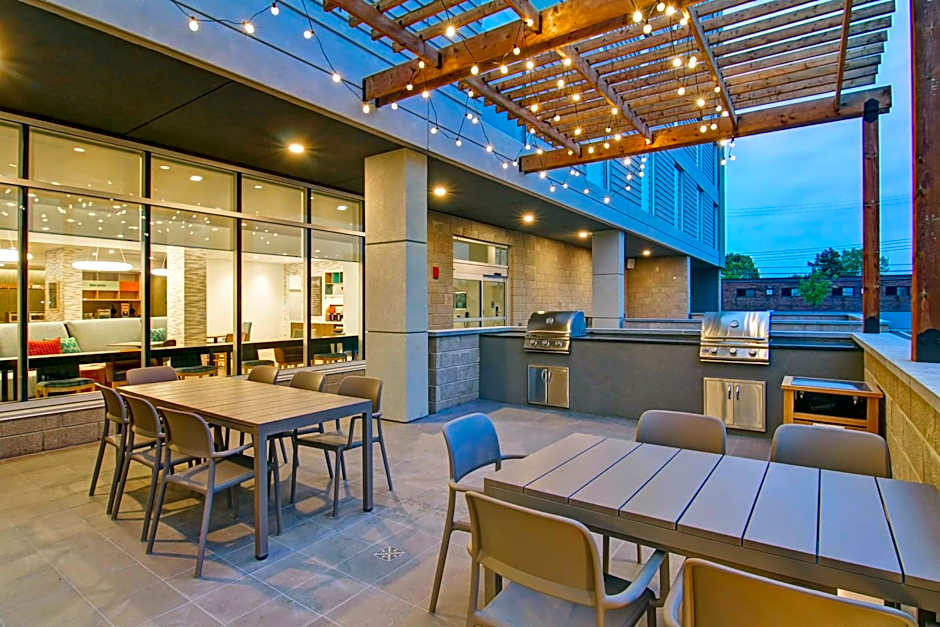 Home2 Suites by Hilton Montreal Dorval, QC