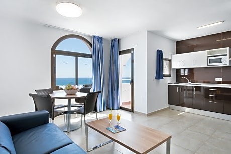 TWO-BEDROOM APARTMENT 4 ADULTS + 1 CHILD