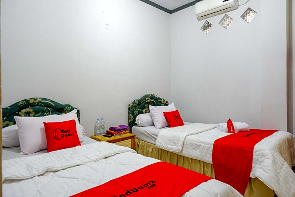 RedDoorz @ Hotel Aulia Majene