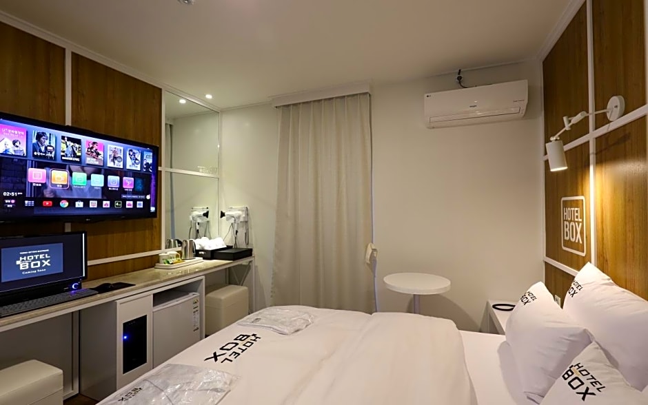 Box Hotel