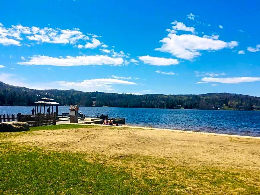 fully equiped Condo, pool and Spa only in summer