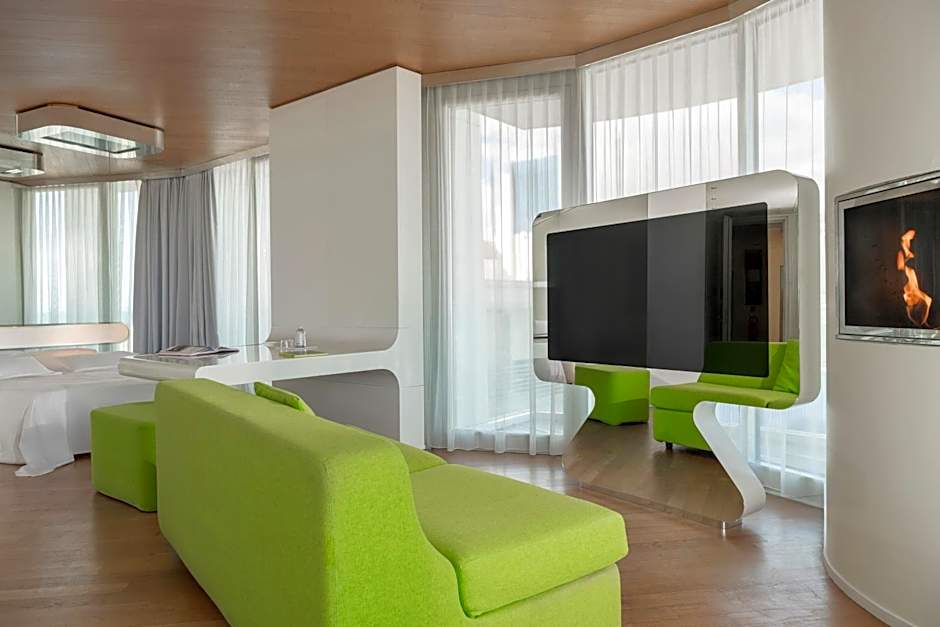 i-Suite Hotel