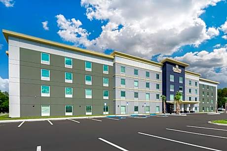 HomeTowne Studios Tampa - Airport 