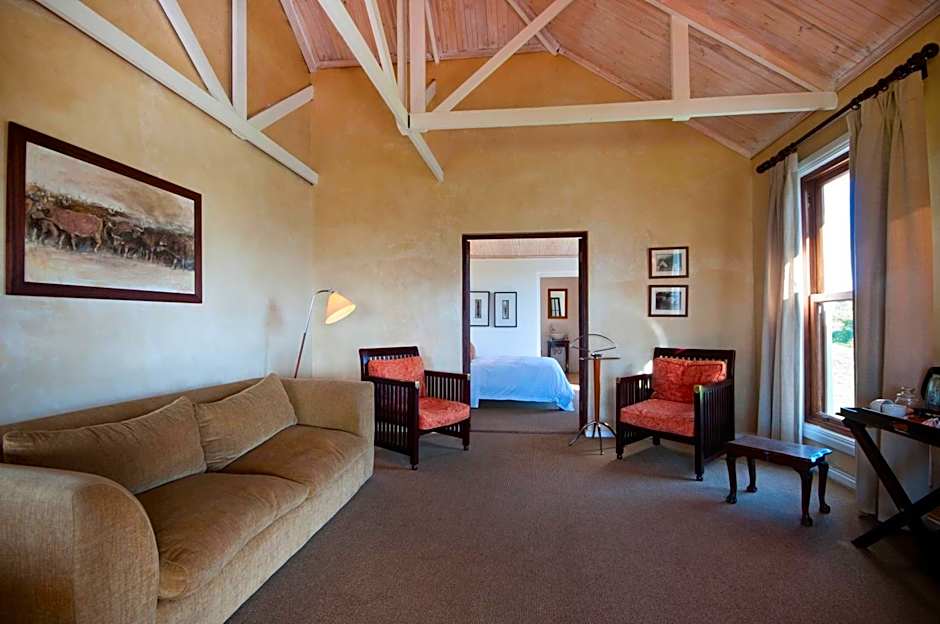 Leeuwenbosch Shearers Lodge - Amakhala Game Reserve