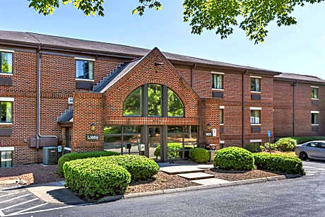 Suburban Studios Cary - RDU Airport