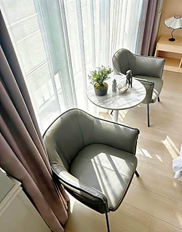 Business King Room