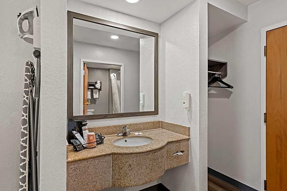 Quality Inn & Suites Biloxi - Ocean Springs