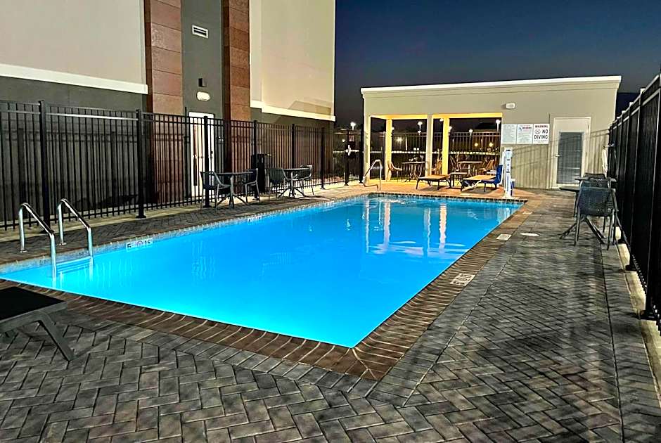 La Quinta Inn & Suites by Wyndham Sulphur (Lake Charles)