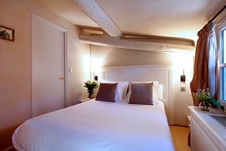 Double Room Zola (first floor)