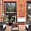 Maison Des Jardins B & B