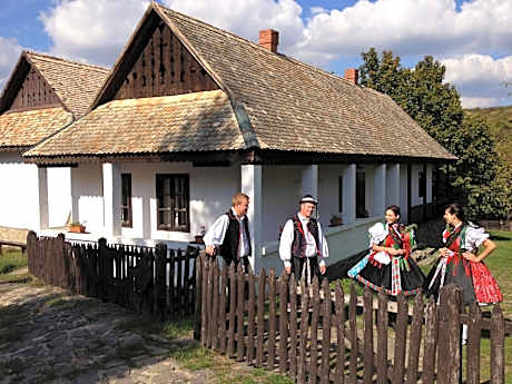 Hollóköves Vendégházak