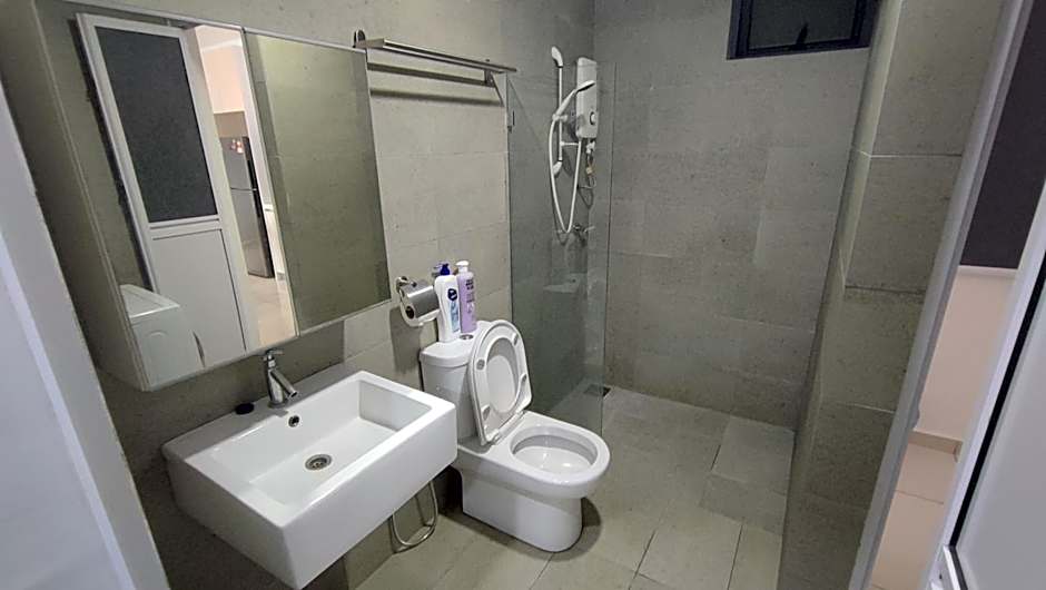 Kenwingston Square Garden By IdealHub