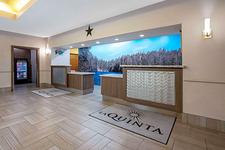 La Quinta Inn & Suites by Wyndham Conroe