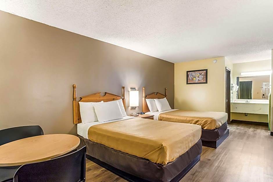 Econo Lodge Clinton - Jackson West