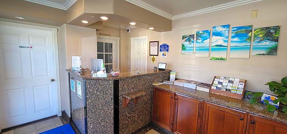 Beachwalker Inn & Suites