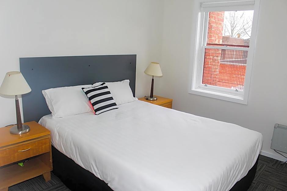 CROWN CENTRAL BUSINESS DISTRICT Motel