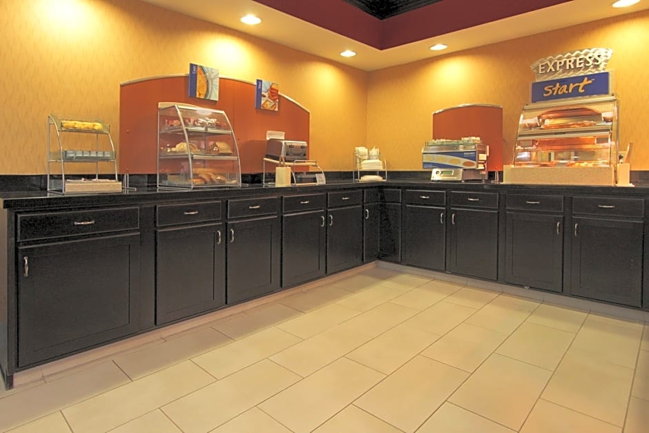 Holiday Inn Express Hotel & Suites Defiance By IHG