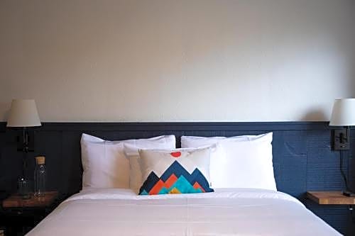 Sisters Motor Lodge