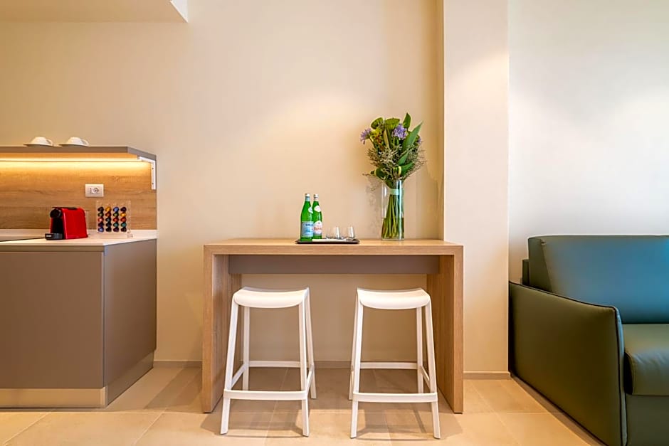 Palace Lido Hotel & Suites