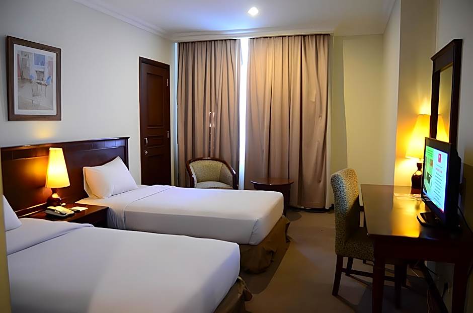 M - Regency Hotel