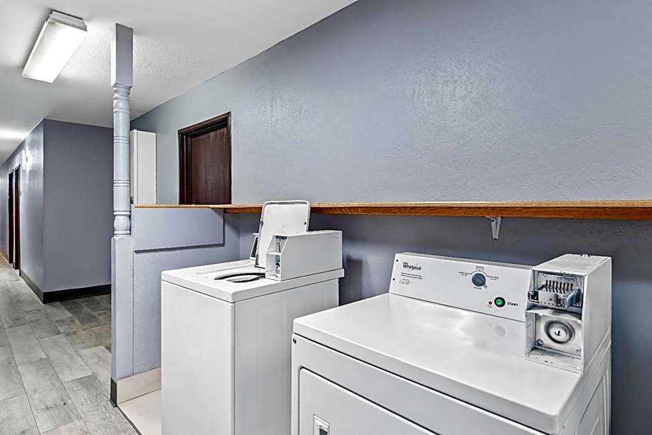 Super 8 by Wyndham Terre Haute