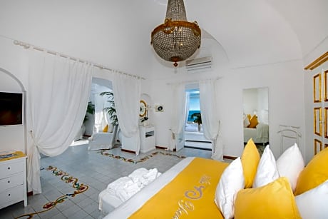 Suite with Terrace and Sea View