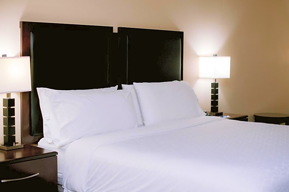 Holiday Inn Express Hotel & Suites Raleigh Sw - At Nc State