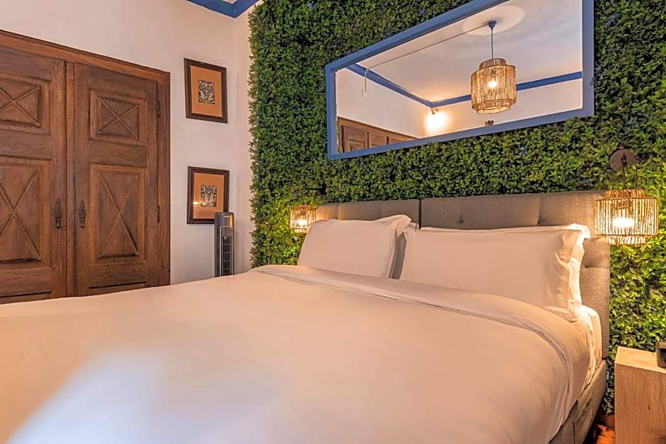 Sintra WOW - Unique double Smart Room in 17th century Palace! Hot tub, Snooker, BBQ, PS5, Sauna, Gym