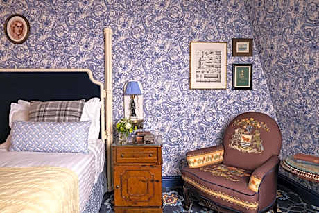 Graduate Deluxe King Room