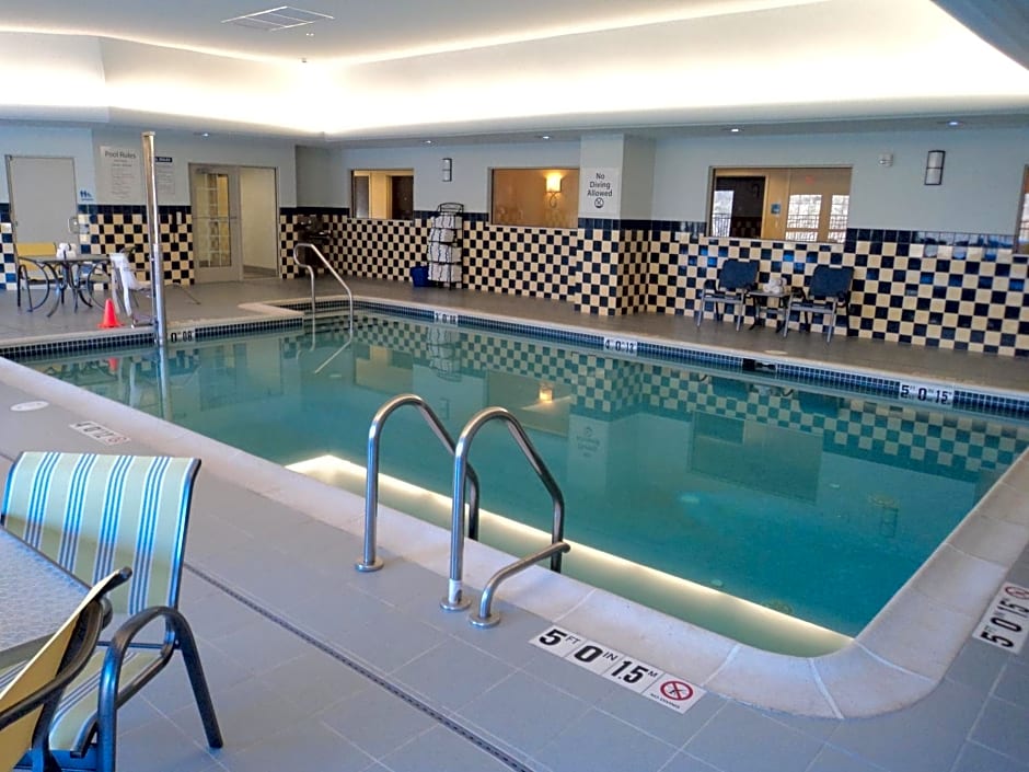 Holiday Inn Express and Suites Dickson City By IHG
