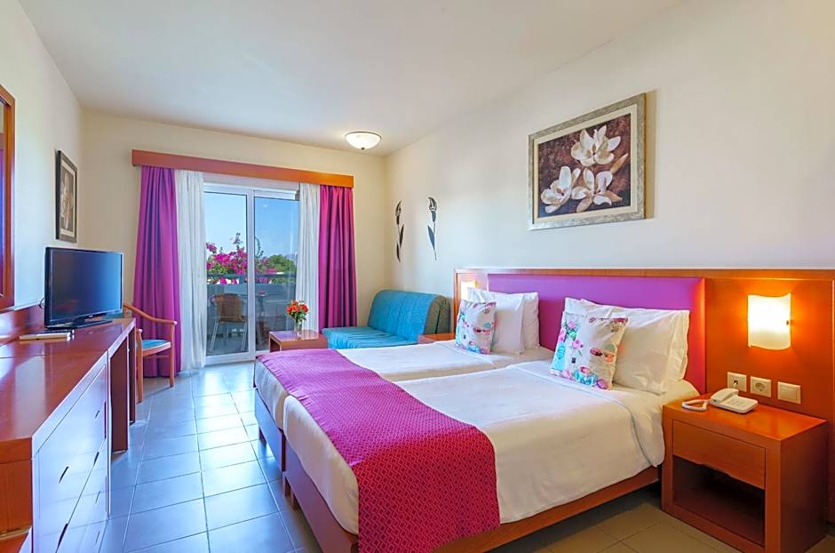 Photo 1 of 9 of 1 Double Bed or 2 Beds, Garden View