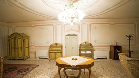 Suite with Garden View