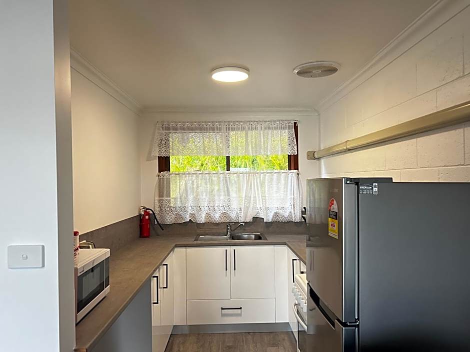 Regatta Point Tavern & Holiday Villas