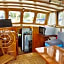 Privé B&B Motorsailer Rataplan