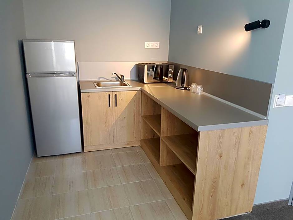 A&M Hotel with free parking