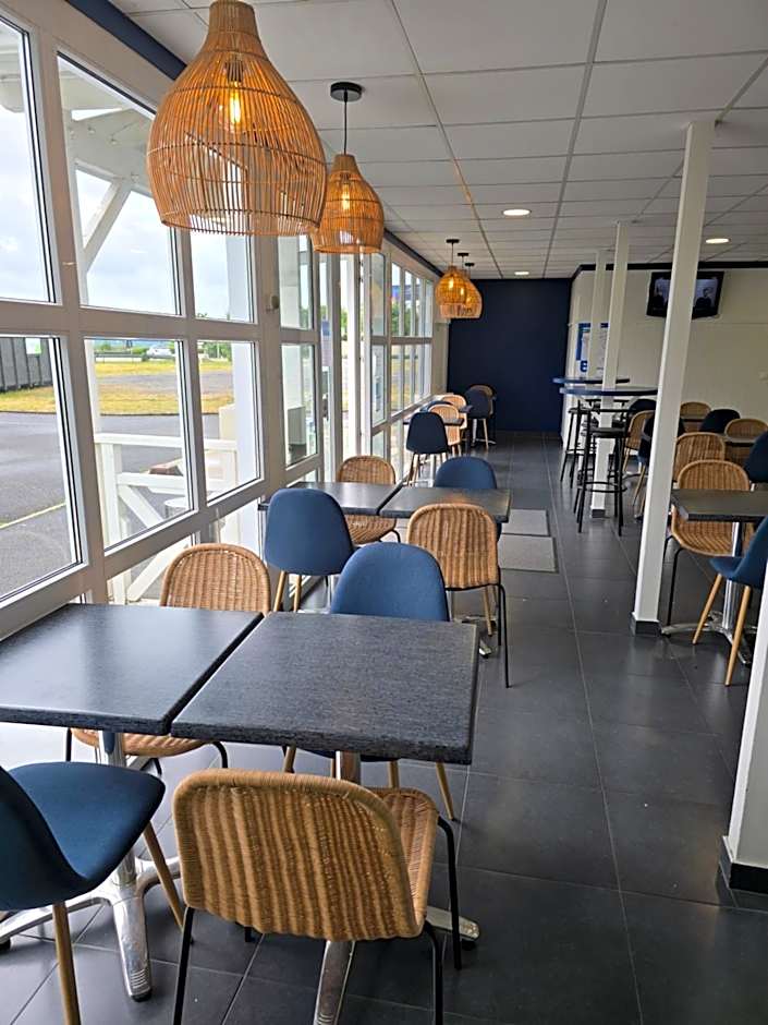 Brit Hotel Essentiel Poitiers Gare du Futuroscope