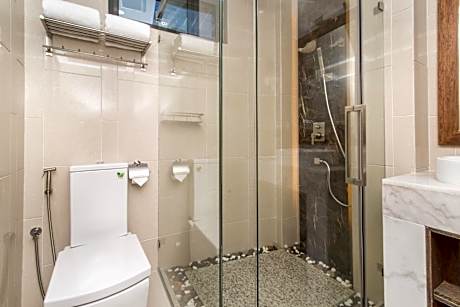 Samann Suite with Balcony (Free Return Airport Transfer)