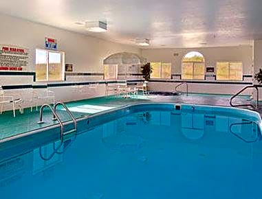 Super 8 by Wyndham Gretna