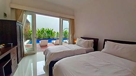 Deluxe Twin Room with Pool Access
